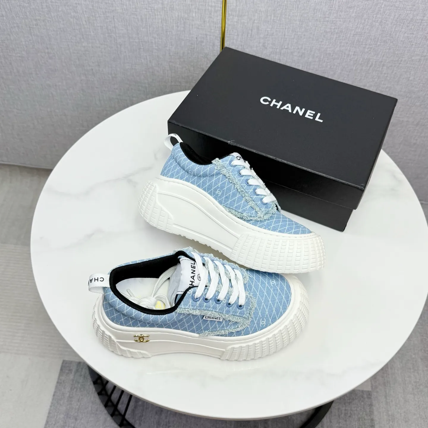 💕💕Factory direct selling price p640💕💕 Chanel Panda Shoes! 2025 counter's top casual sports shoes, this classic design; the upper is in the style of electric embroidery with various techniques; the outsole is fashionable and sporty; the unusual inclusion of a variety of color matching elements... The diversified mix and match is very good-looking and versatile, and can be used for leisure, fashion, sports, and outdoor... ꫛꫀꪝ Go➫ Materials: ❶Upper made of: original imported first-layer silk cowhide + original version waterproof cloth + original first-layer cowhide ❷Inner lining: Original Yangli+wang ❸ Outsole based on: Original TPU combination outsole Counter boutique packaging complete set for women 35–41